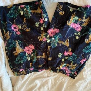 Size Large H&M divided brand short shorts*